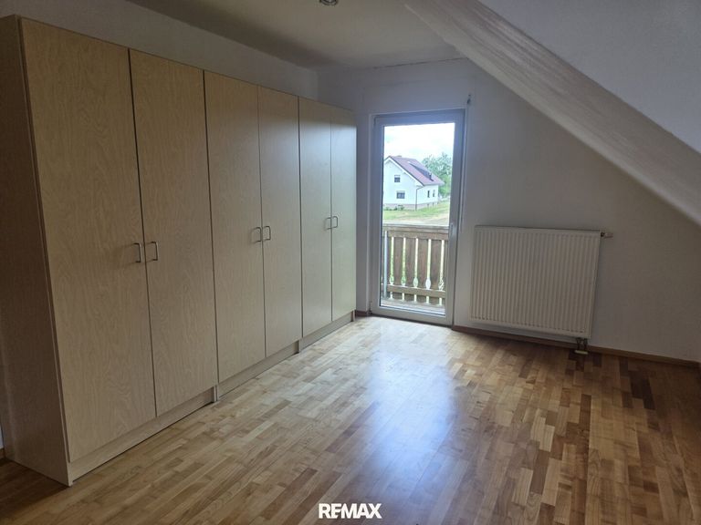 Zimmer 1, OG
