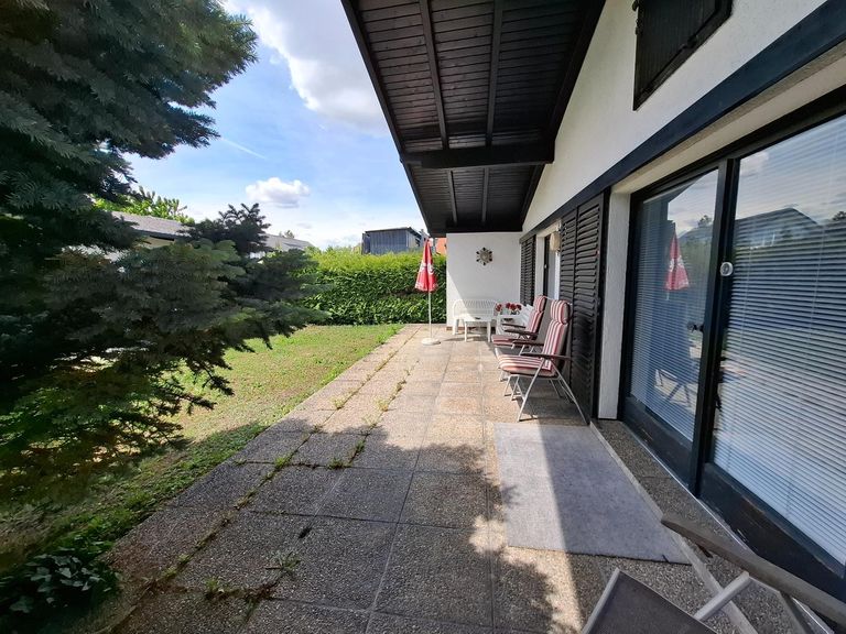 Blick über die hintere Terrasse