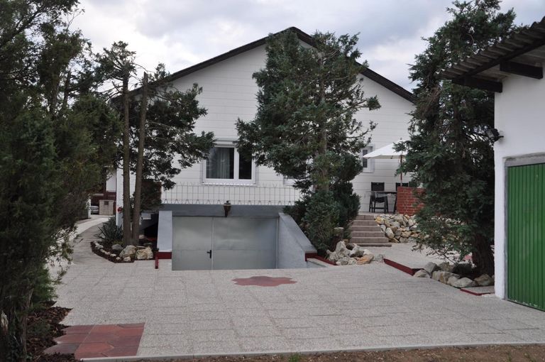 Haus front