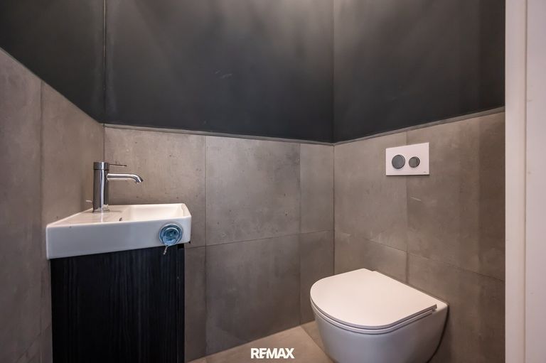 DG: Separate Toilette