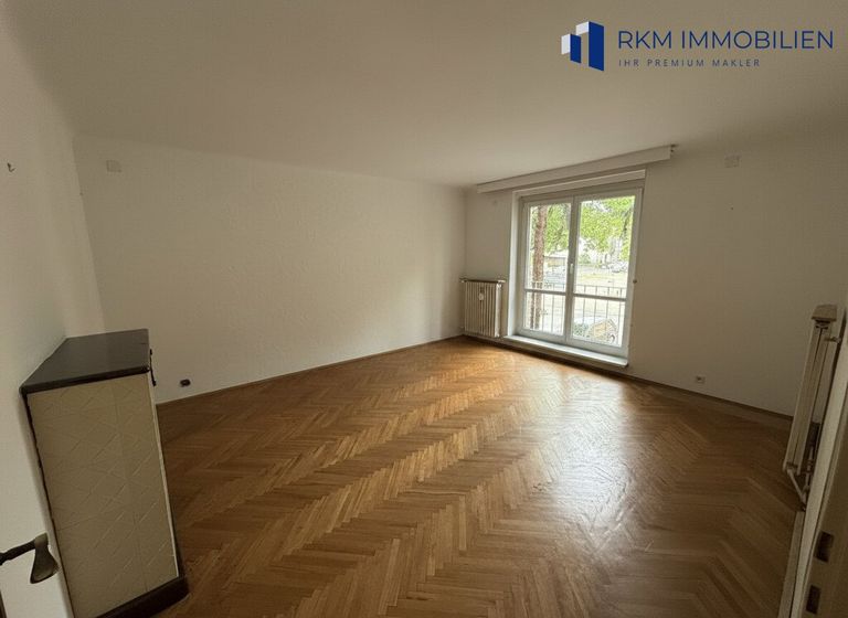 Wohnzimmer mit Panoramafenster