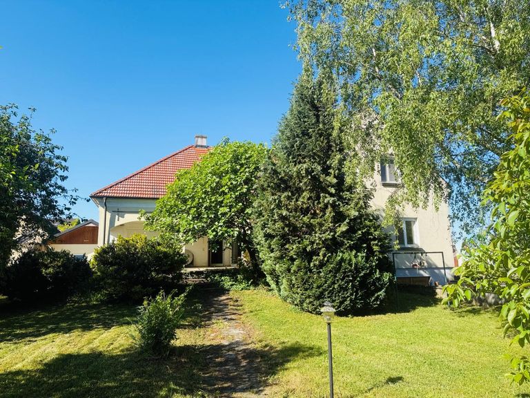 Hausansicht vom Garten