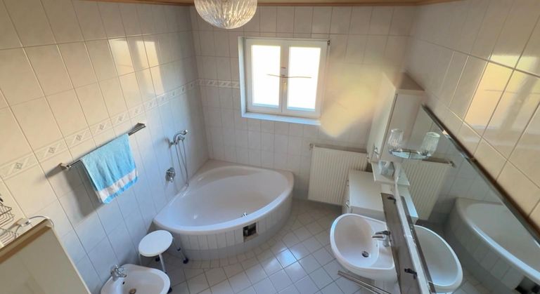EG großes Bad mit Wanne & Dusche