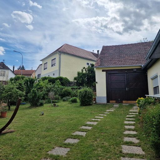 Sicht zum Nebengebäude
