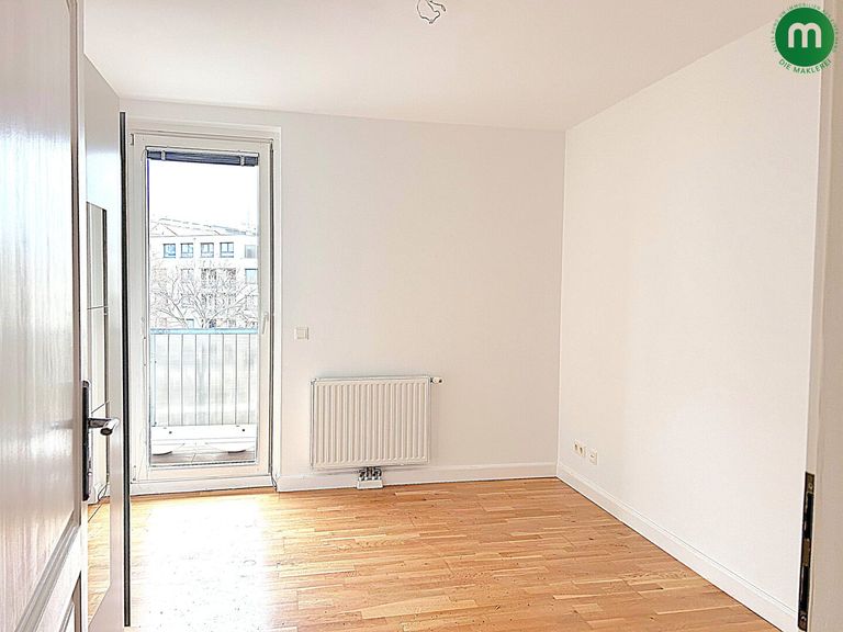 Schlafzimmer 2 mit Zugang zum Balkon