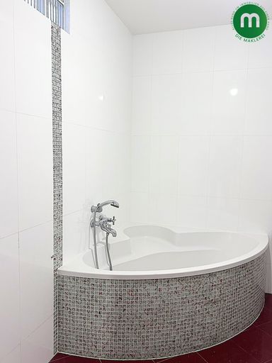 Eckbadewanne