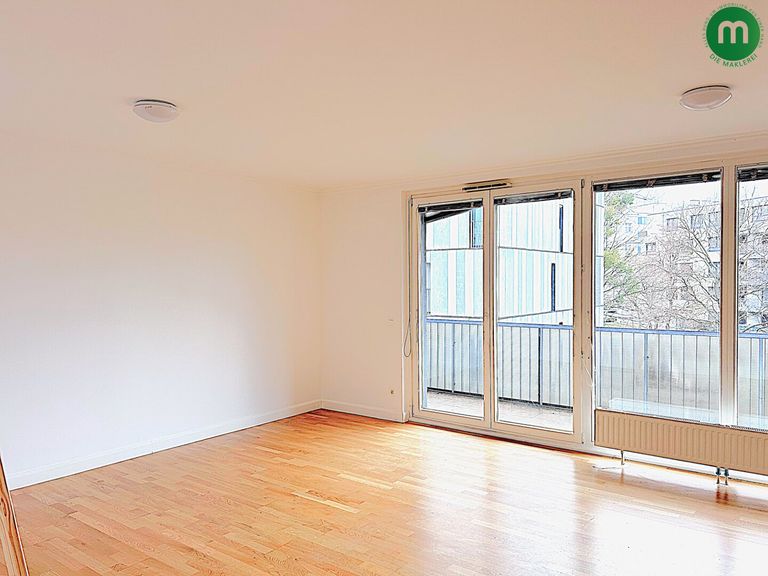 Wohnbereich mit großzügigem Balkon