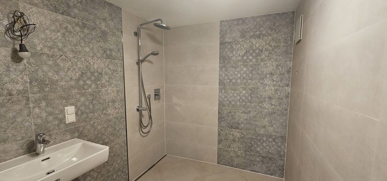 Badezimmer angrenzend Hobbyraum