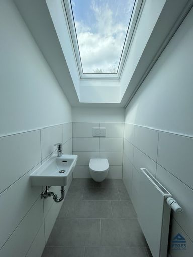 separates WC