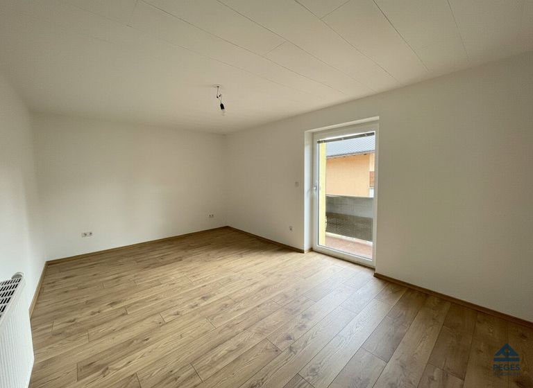Zimmer 2 mit Zugang zum Balkon