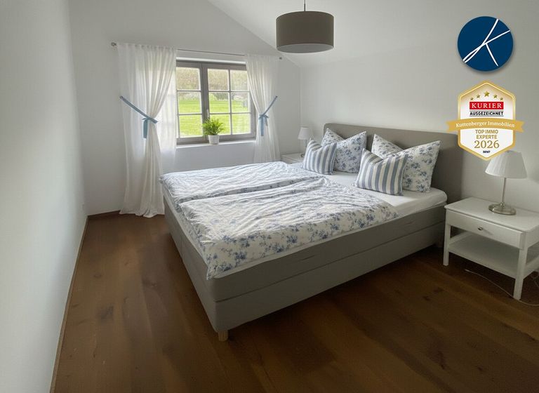 Geräumiges Schlafzimmer