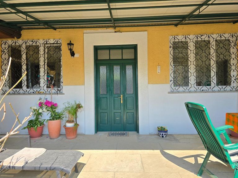 Eingang mit Terrasse