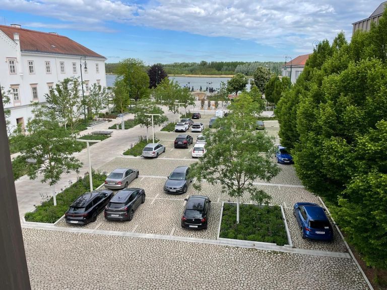 ausreichend Parkmöglichkeiten