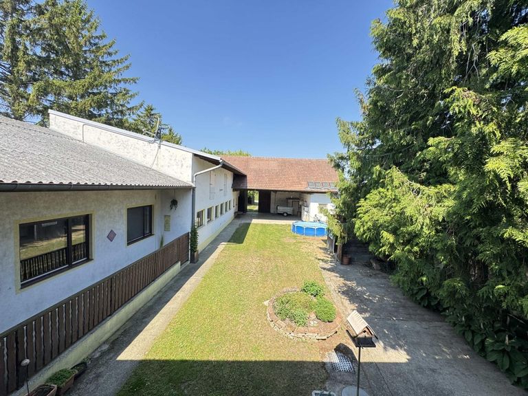 ETW 2003 Leitzersdorf - Blick in den Innenhof