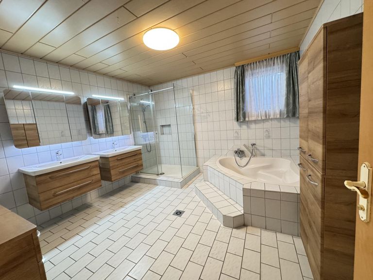 ETW 2003 Leitzersdorf - Badezimmer