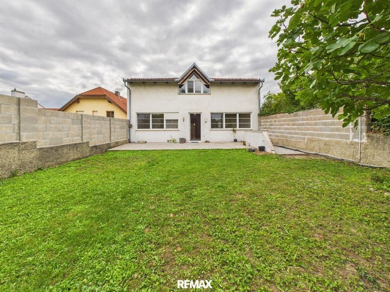 Wohnhaus oder Anlage in Neusiedl am See