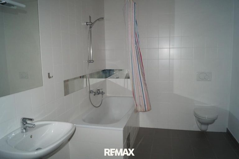 4. Badezimmer mit Wanne
