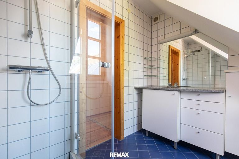 Landhaus Neusiedl See, Dusche OG