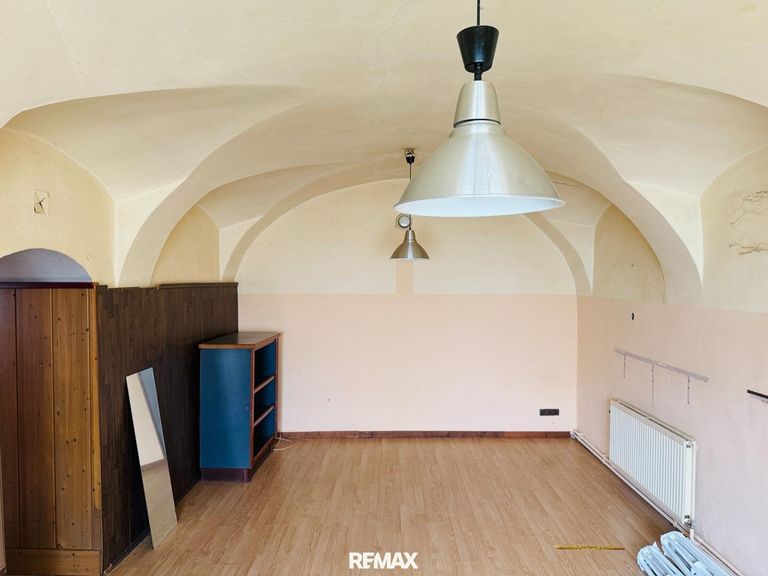 Lokal 2 Raum mit Gewölbe