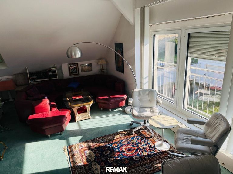 OG offener Wohnraum mit Blick in den Garten