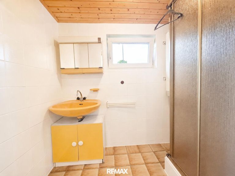 Badezimmer mit Dusche