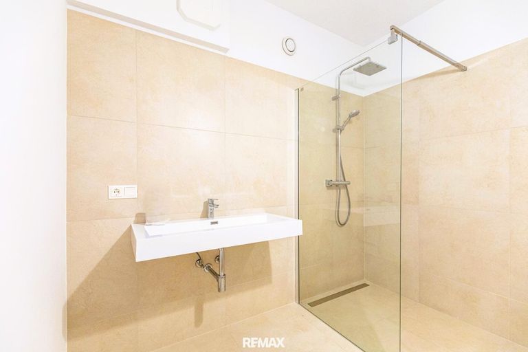 8 Badezimmer