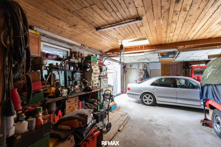 9. Garage