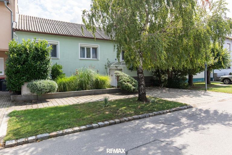 6. Haus Straßenansicht