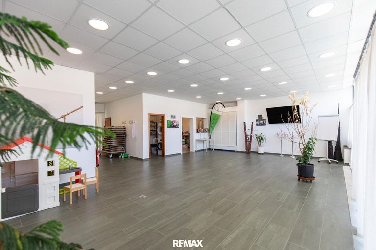 Seminarraum /Geschäftslokal - Wohnhaus
