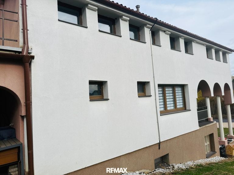 Seitenansicht vom Haus