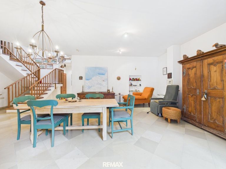 1. Top 5 Wohnhaus/Wohnzimmer/Essbereich