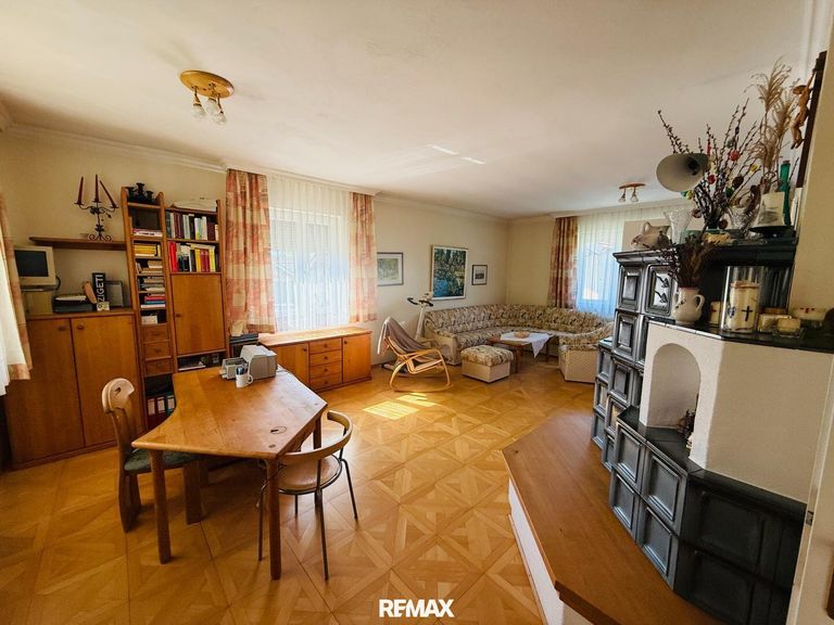 EG 2 Wohneinheit Blick durch das Wohnzimmer