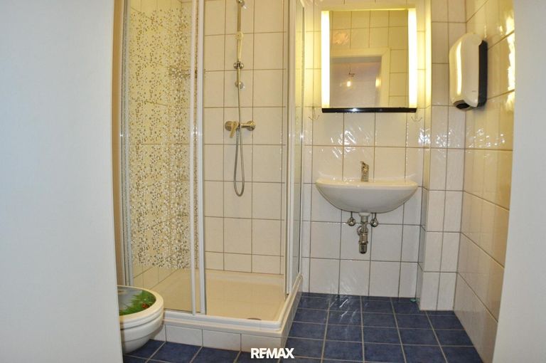 Top 2 Bad mit Dusche & WC