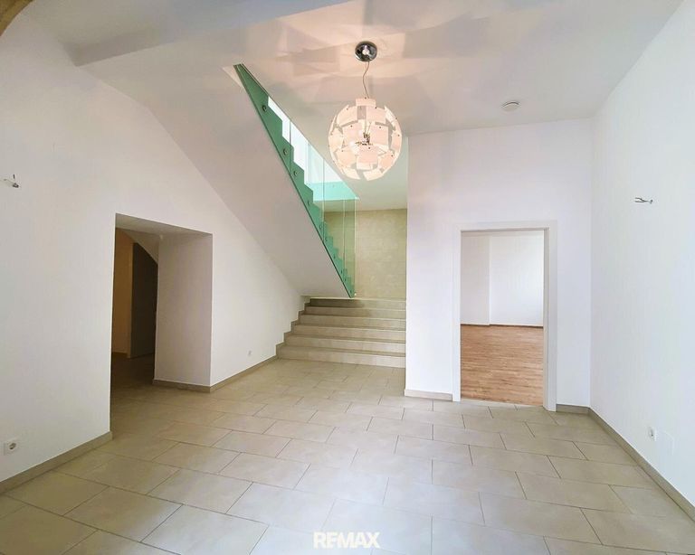 2 Foyer
