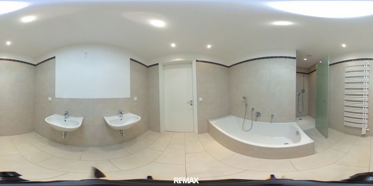 8 Badezimmer OG