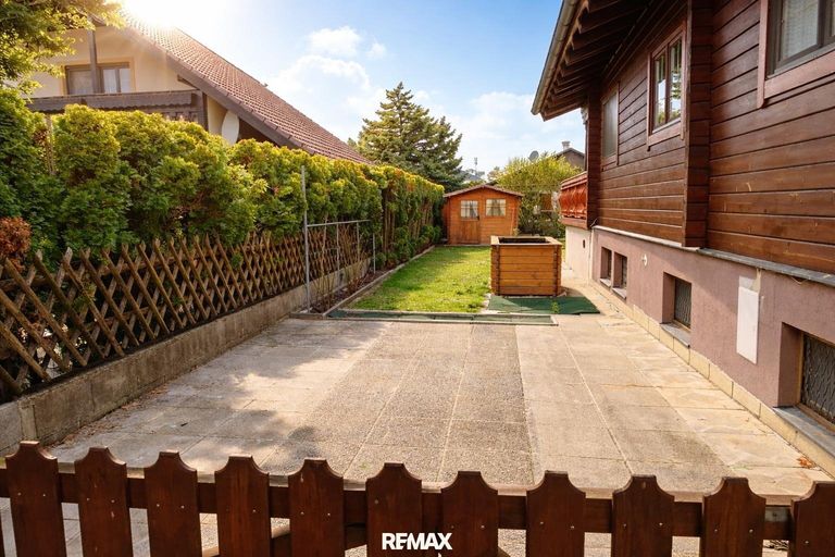 Stellplatz hinter dem Carport