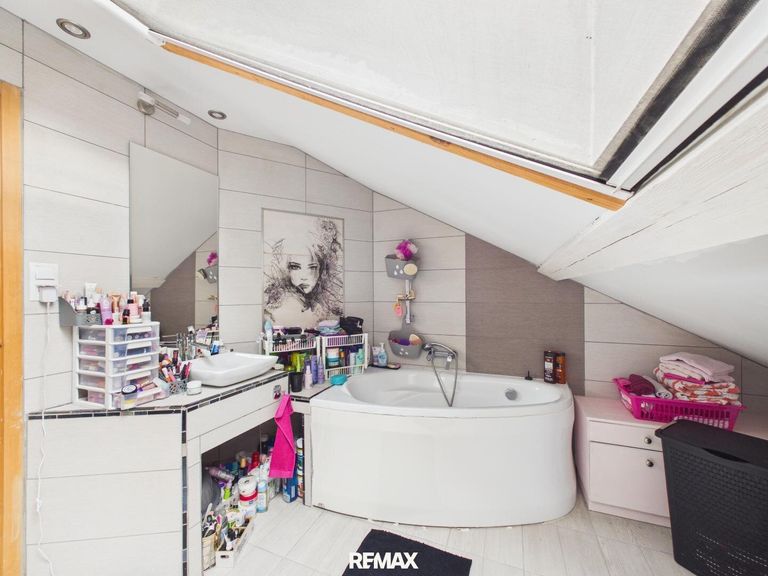 11. Badezimmer 2 Dachgeschoss