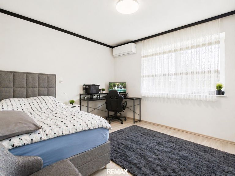 Schlafzimmer 1