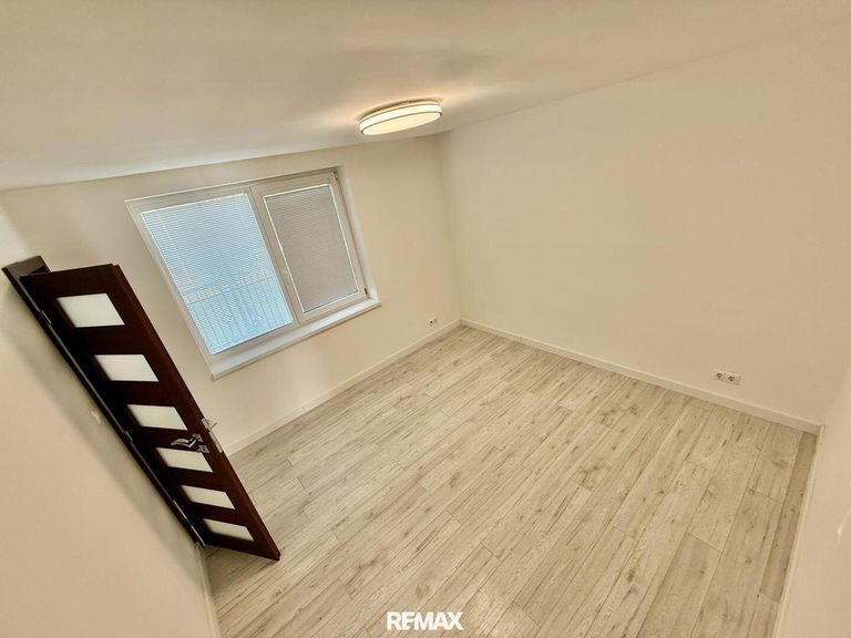 EG Zimmer mit begehbaren Wandschrank
