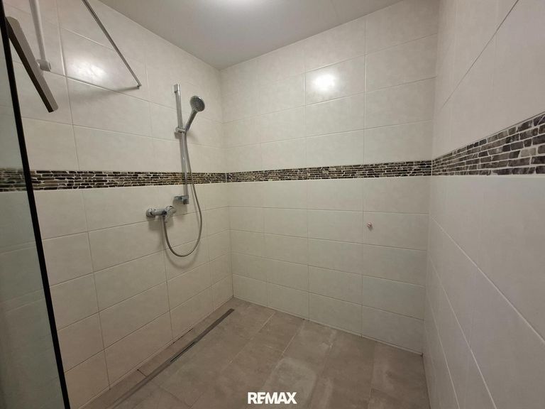 große Dusche