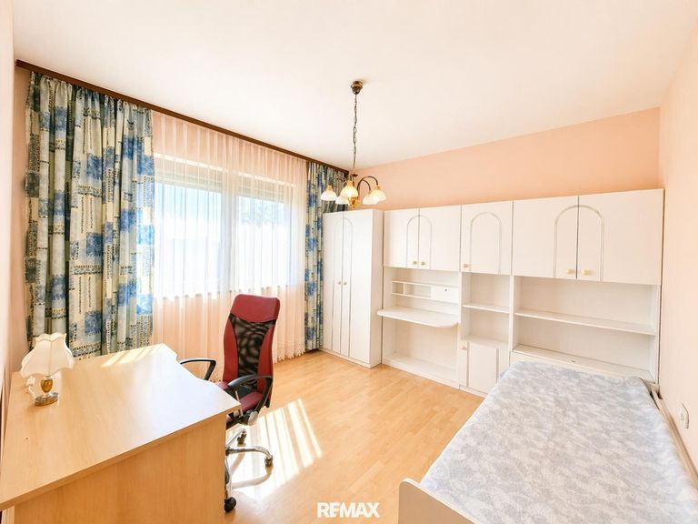 2. Schlafzimmer Hauptgebäude