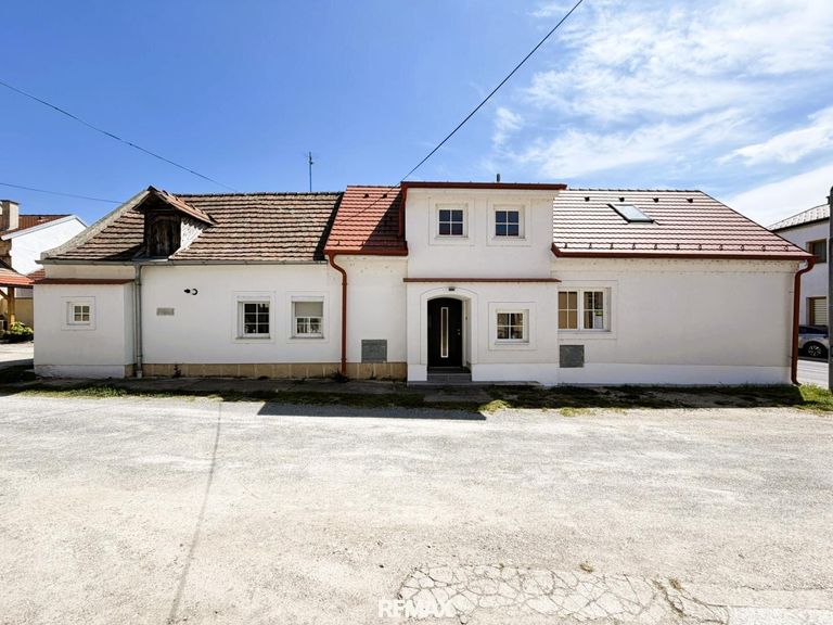 6 Haus Eingang Hof