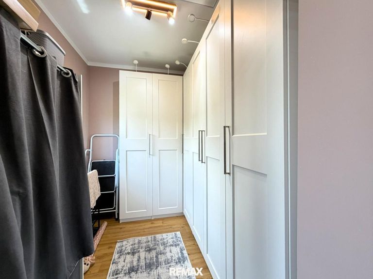 13 Zimmer oder begehbarer Kleiderschrank