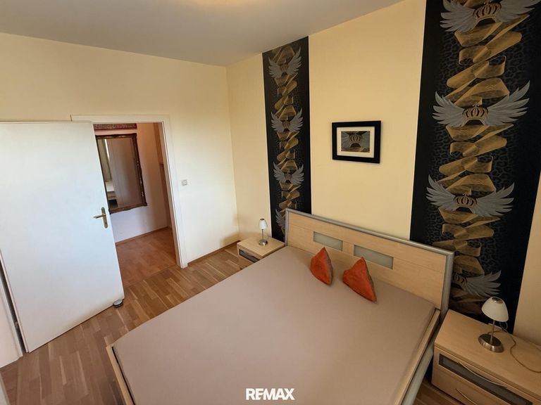 Schlafzimmer mit begehbarer Gardarobe