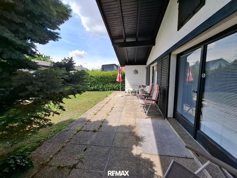 Blick über die hintere Terrasse