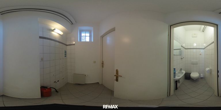 R0011002