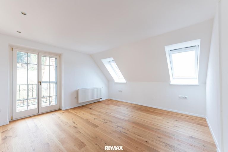 Schlafzimmer mit angeschlossenem Bad und Ankleide