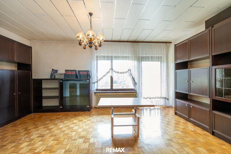 Wohnzimmer mit Zugang Terrasse EG 