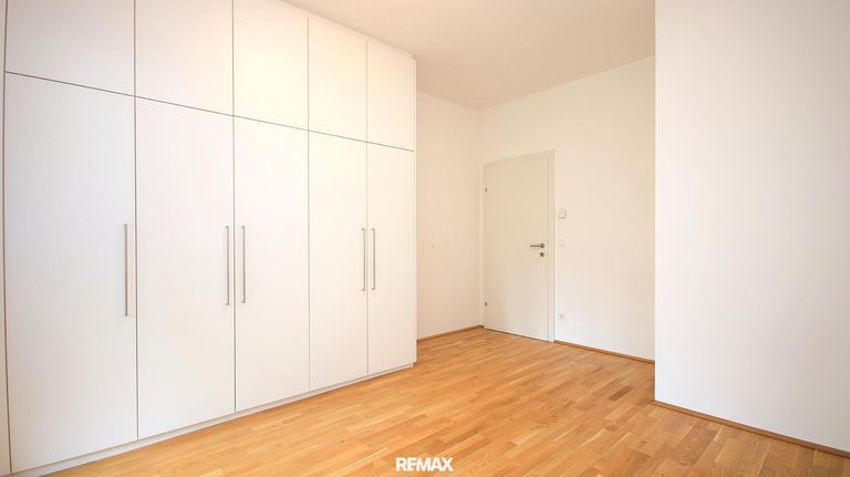 Zimmer 1 mit Schrank