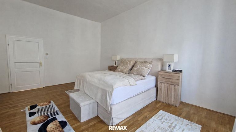 Schlafzimmer aufgeräumt KI-Info